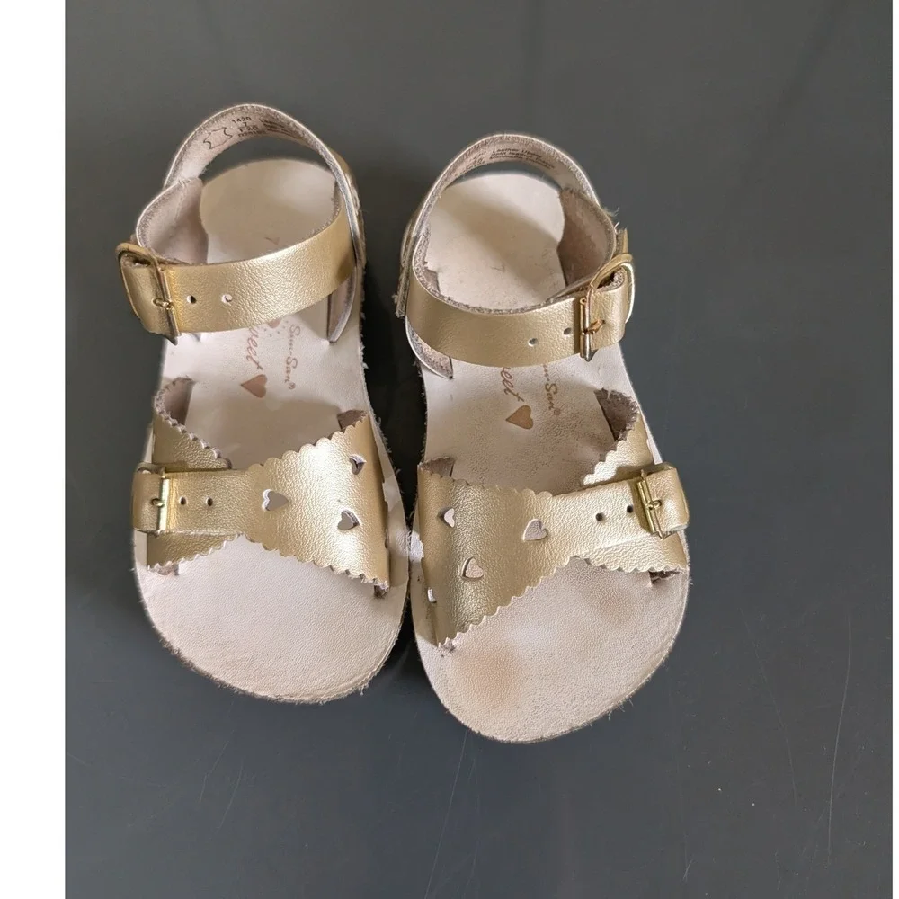 Salt Water Sandals Sun-San Sweetheart Gold Leather Heart Cutout Sandals Size 7